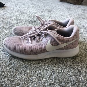 Light pink/ mauve Nike Tanjun shoes